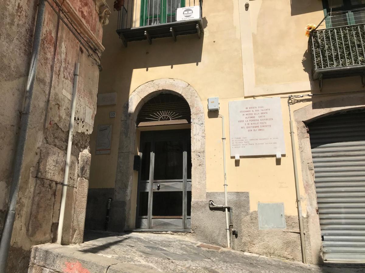 B&B Salerno In Centro Luaran gambar