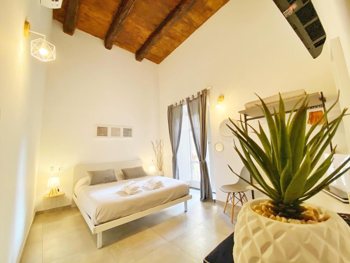 B&B Salerno In Centro Luaran gambar