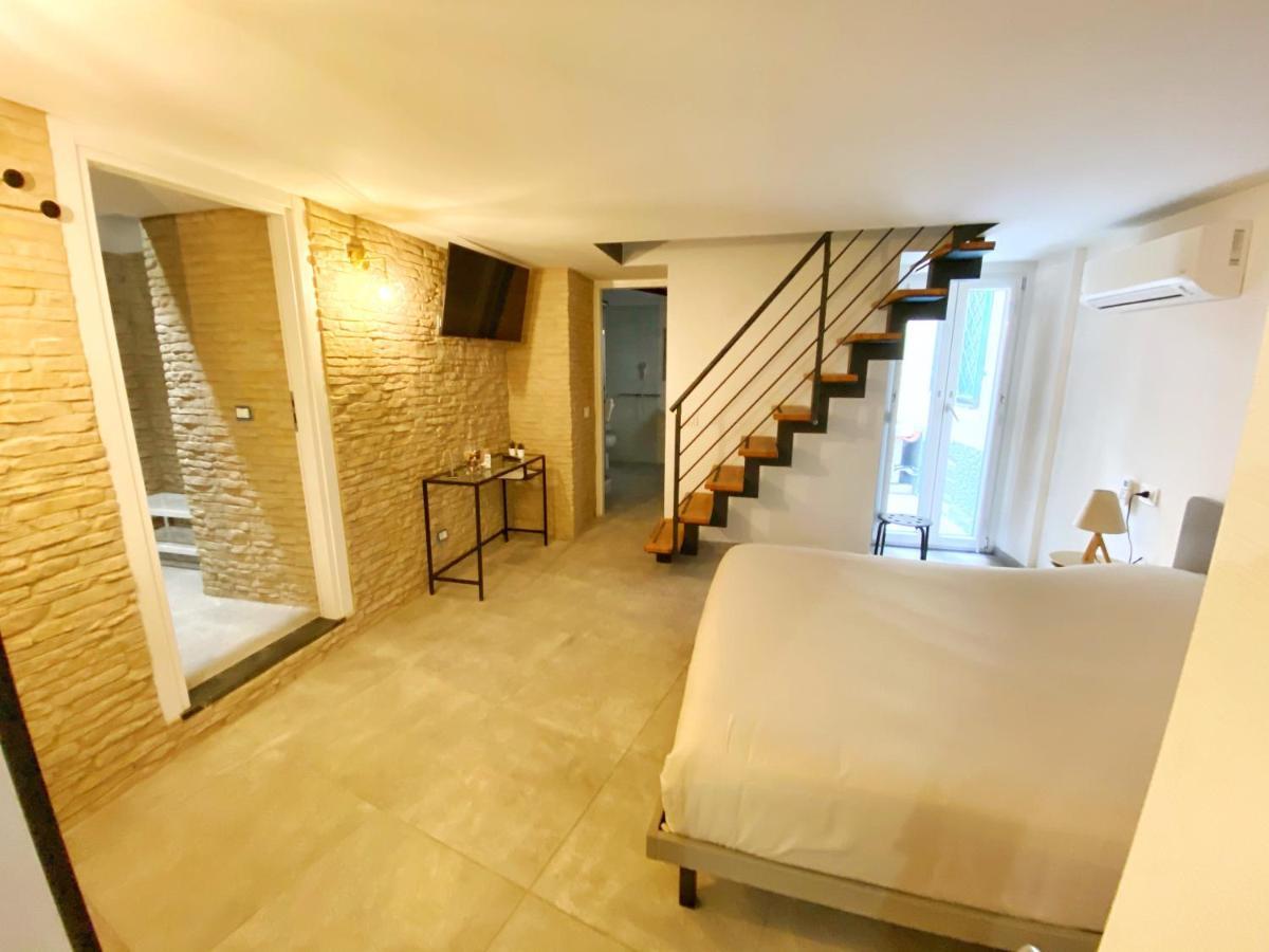 B&B Salerno In Centro Luaran gambar