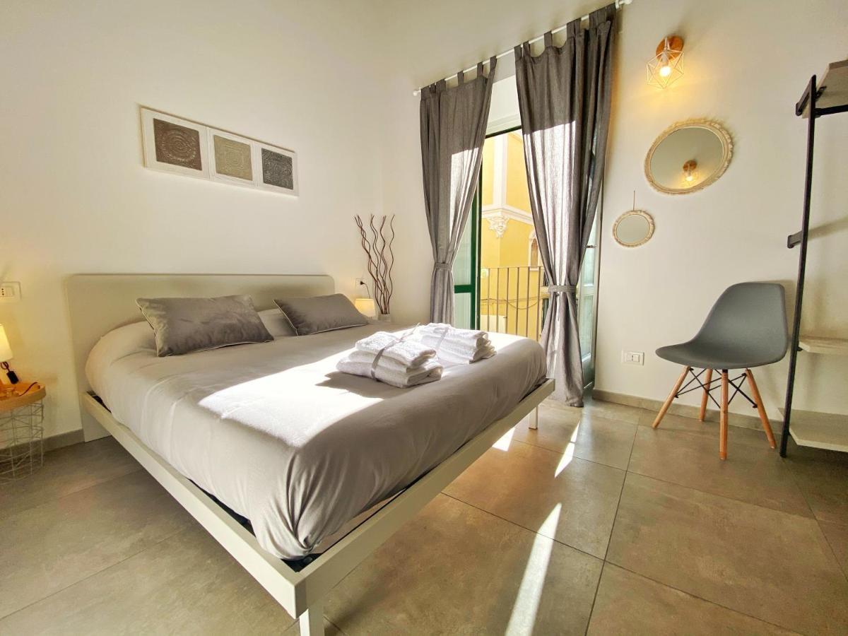 B&B Salerno In Centro Luaran gambar