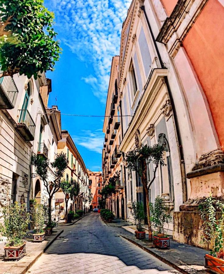 B&B Salerno In Centro Luaran gambar