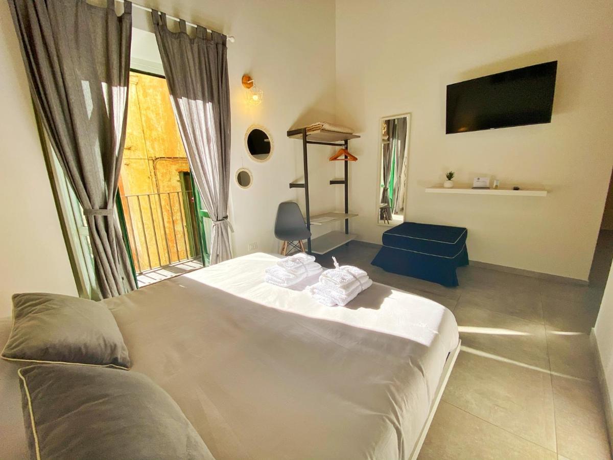B&B Salerno In Centro Luaran gambar