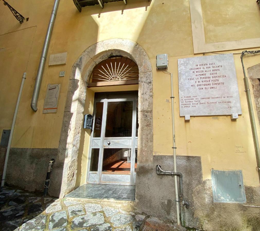 B&B Salerno In Centro Luaran gambar