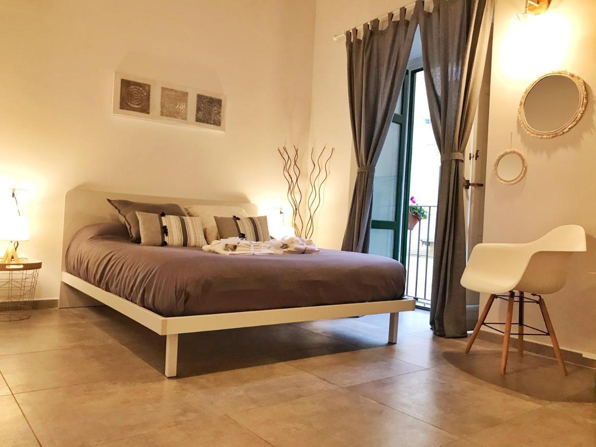B&B Salerno In Centro Luaran gambar